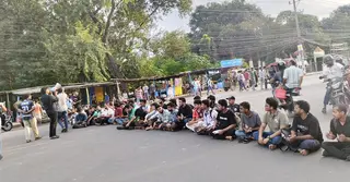 প্রকৌশল শিক্ষার্থীদের ওপর হামলার প্রতিবাদে রাবি শিক্ষার্থীদের বিক্ষোভ